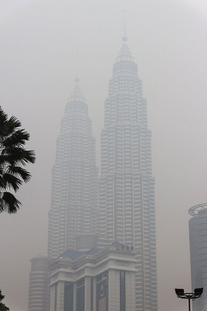 Petronas Towers (+Haze)