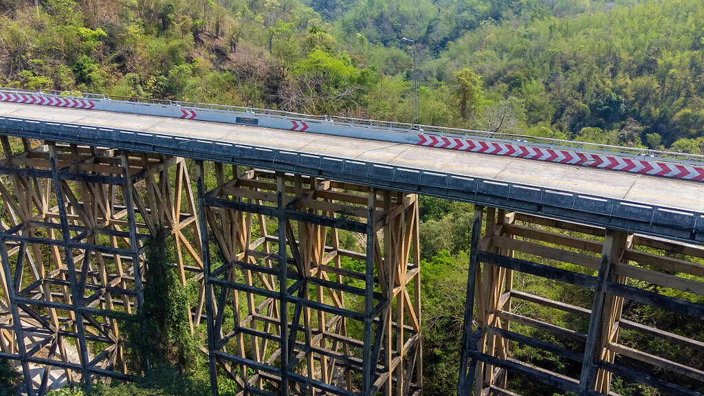 Huai Tong Bridge สะพานพ่อขุนผาเมือง {สะพานห้วยตอง}