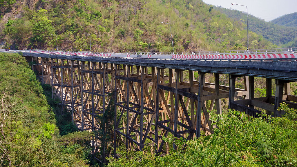 Huai Tong Bridge สะพานพ่อขุนผาเมือง {สะพานห้วยตอง}