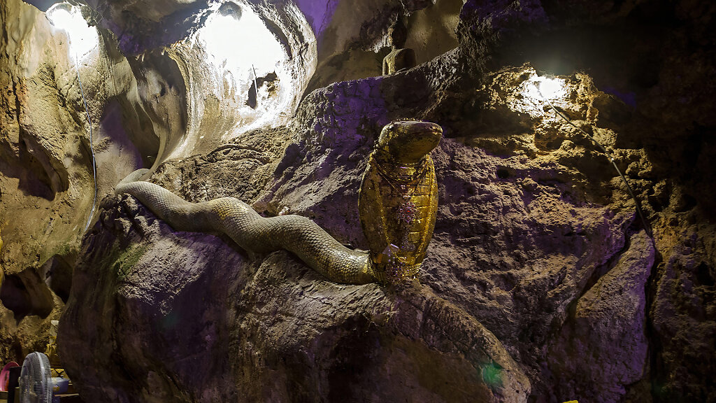 Khao Yoi Cave