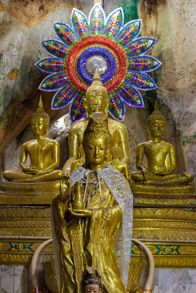 Khao Yoi Cave