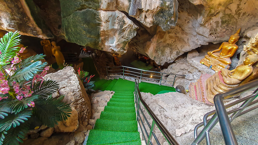 Khao Yoi Cave
