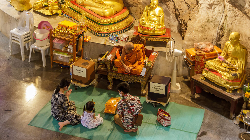 Khao Yoi Cave