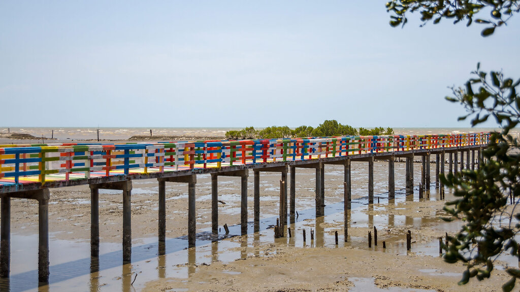 Rainbow Wooden Bridge // สะพานไม้สายรุ้ง