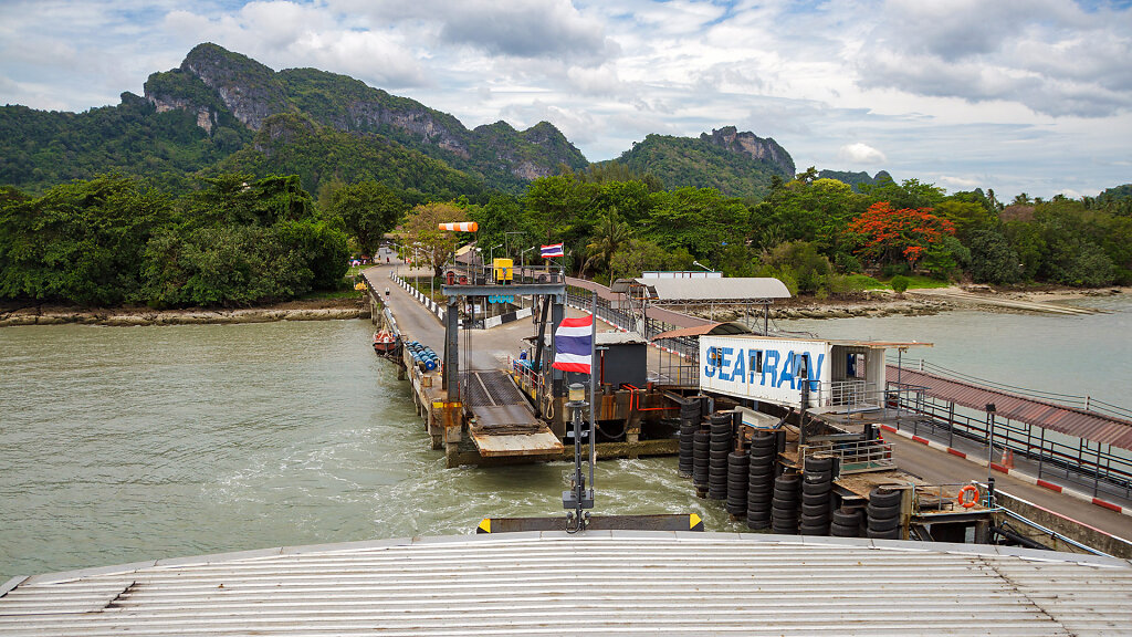 Donsak Pier Surat Thani